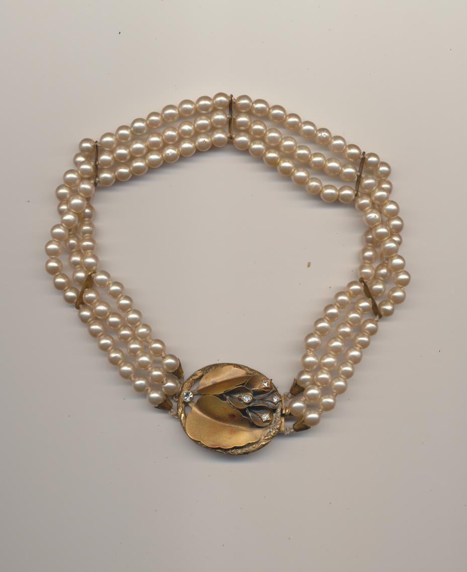 Antique choker necklace, nicknamed Dog Collar, made of glass pearls and gilded copper with crystals embellished clasp, ca.1900, length 13.5'' 34cm.