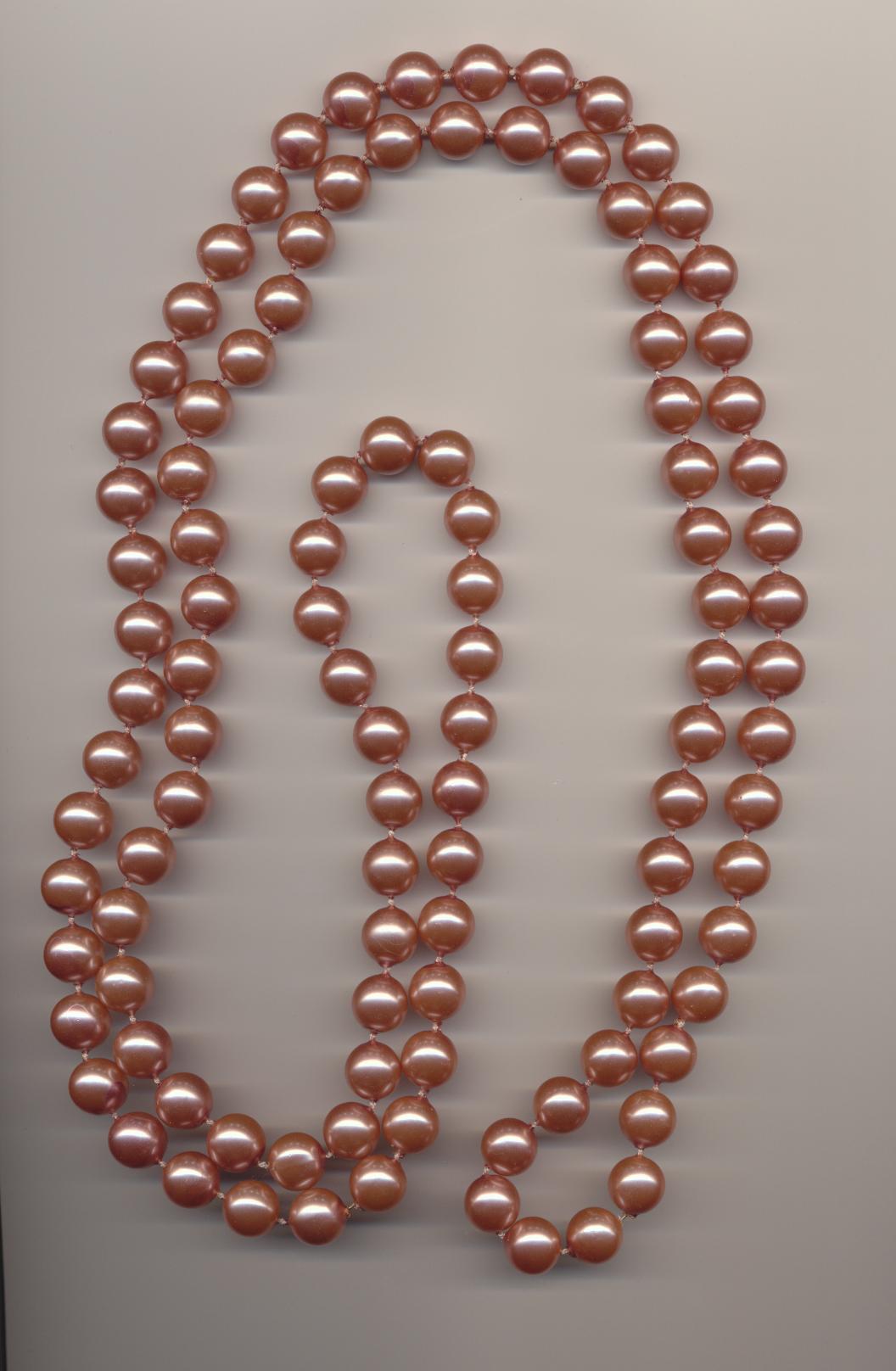 Very long flapper style elegant soft pink color pearlized plastic imitation bead necklace, length 59'' 150cm.